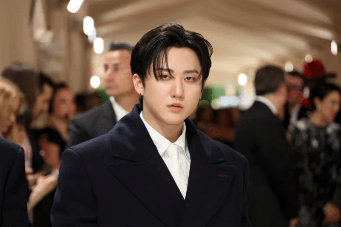 Changbin (Stray Kids) Changbin (Stray Kids)