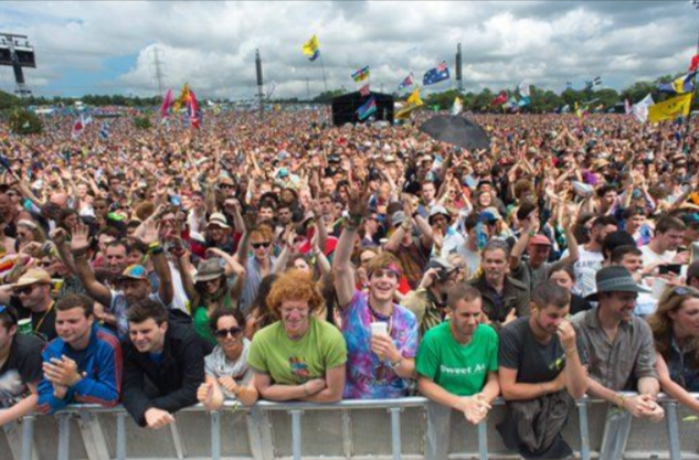End Stage vs In-the-Round Seating End Stage vs In-the-Round Seating