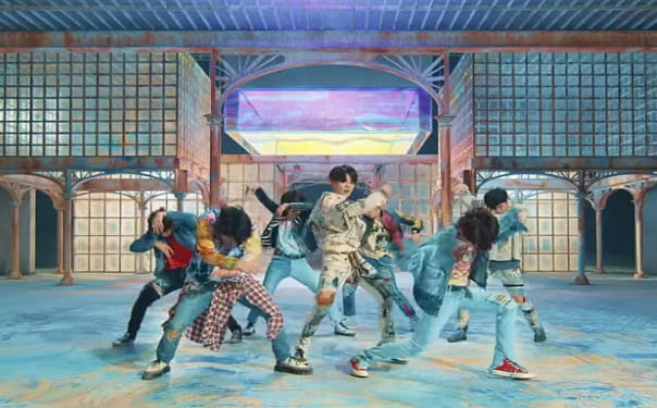 BTS - FAKE LOVE BTS - FAKE LOVE
